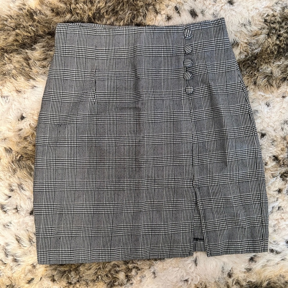 Black and white chevron/ plaid skirt with leg slit and button detail